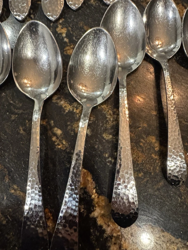 22 Piece Reed & Barton Hammered Antique 18/8 Korea Stainless Steel  Mixed pieces - Image 4 of 4