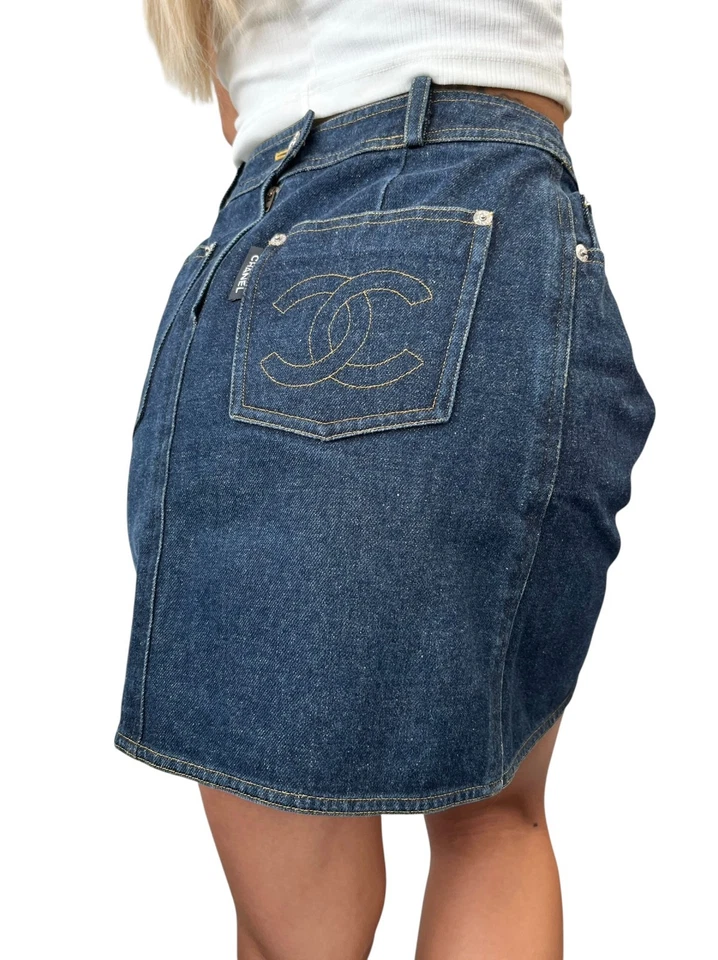 Saia jeans CHANEL vintage 96P marca CC #36 azul escuro amarelo algodão - Imagem 4 de 4