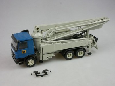 Conrad 1/50 Mercedes Benz Actros 3 achs Berger Schwing Betonpumpe 135272