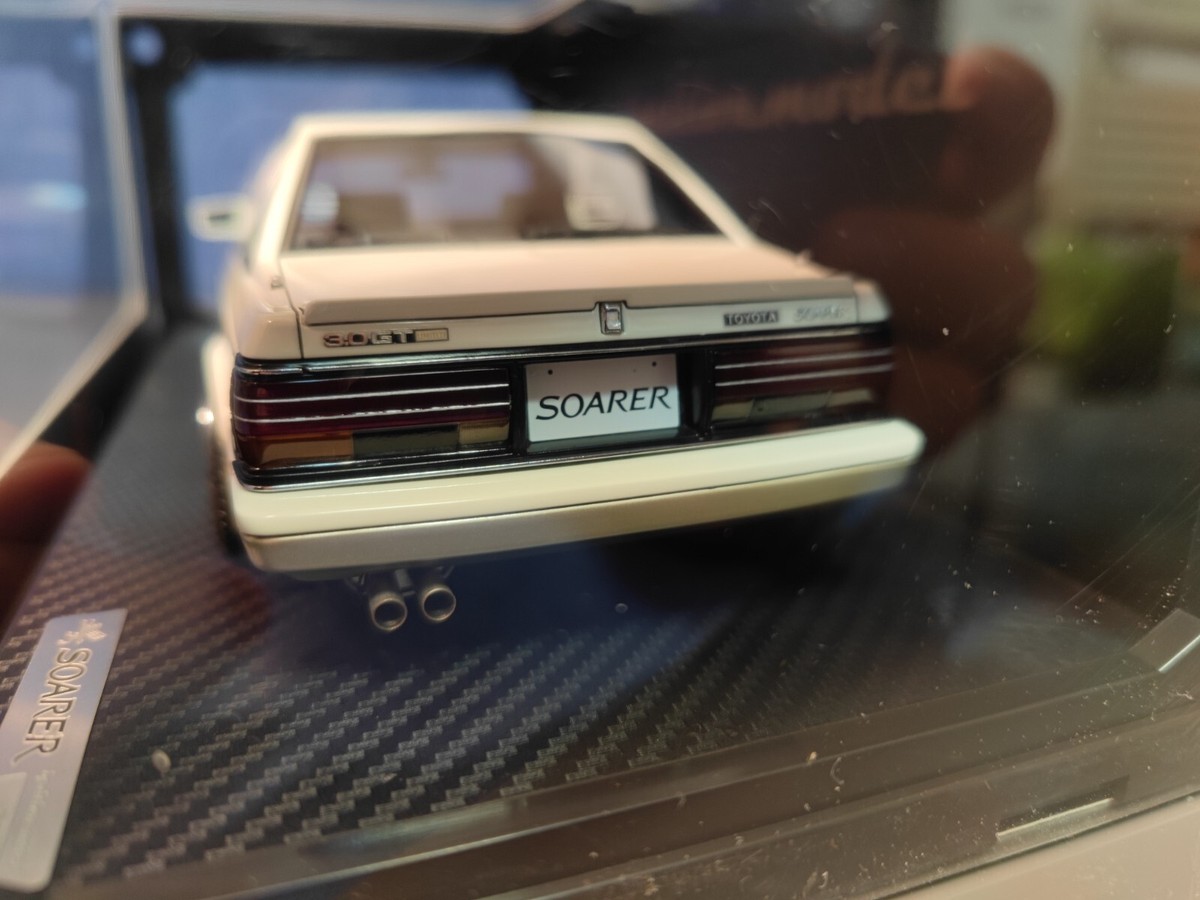 Ignition Model 1:18 Toyota Soarer 3.0 GT Limited White/Gold Ignition Model 1:18 Toyota Soarer 3.0 GT Limited White/Gold