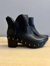 UGG Womens Clogs