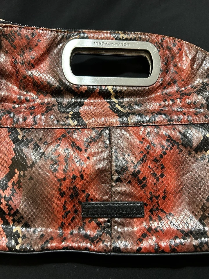 Bolso sin asas BCBGMAXAZRIA de cuero vegano para mujer con estampado animal rojo serpiente cartera flecos Foto 3 de 4