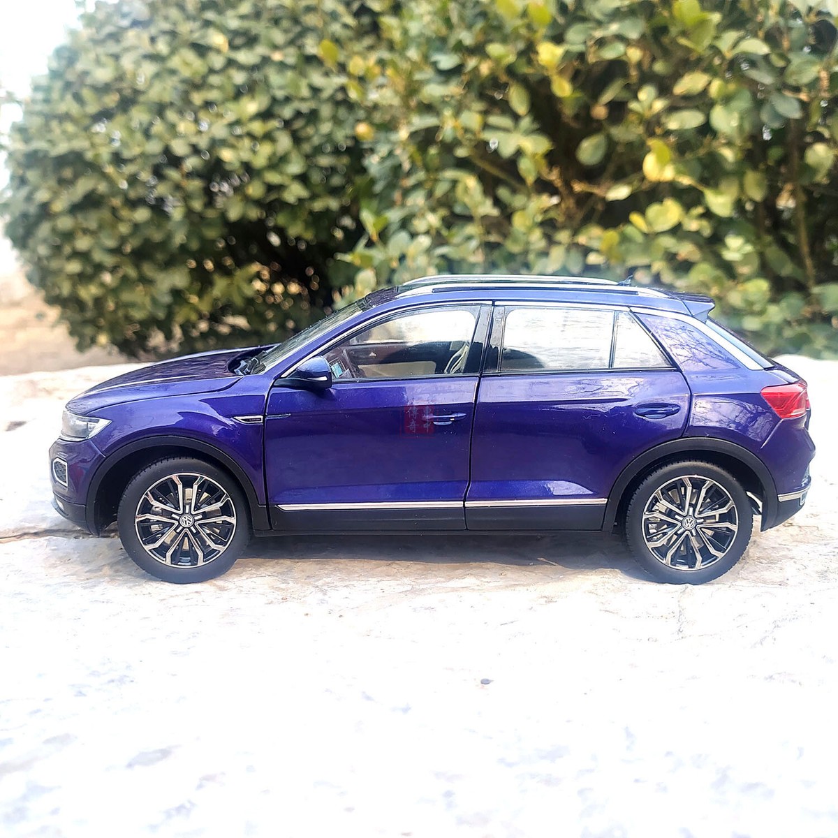 Volkswagen T-ROC Spielzeugauto 1:36 - Die-Cast Modellauto In Blau