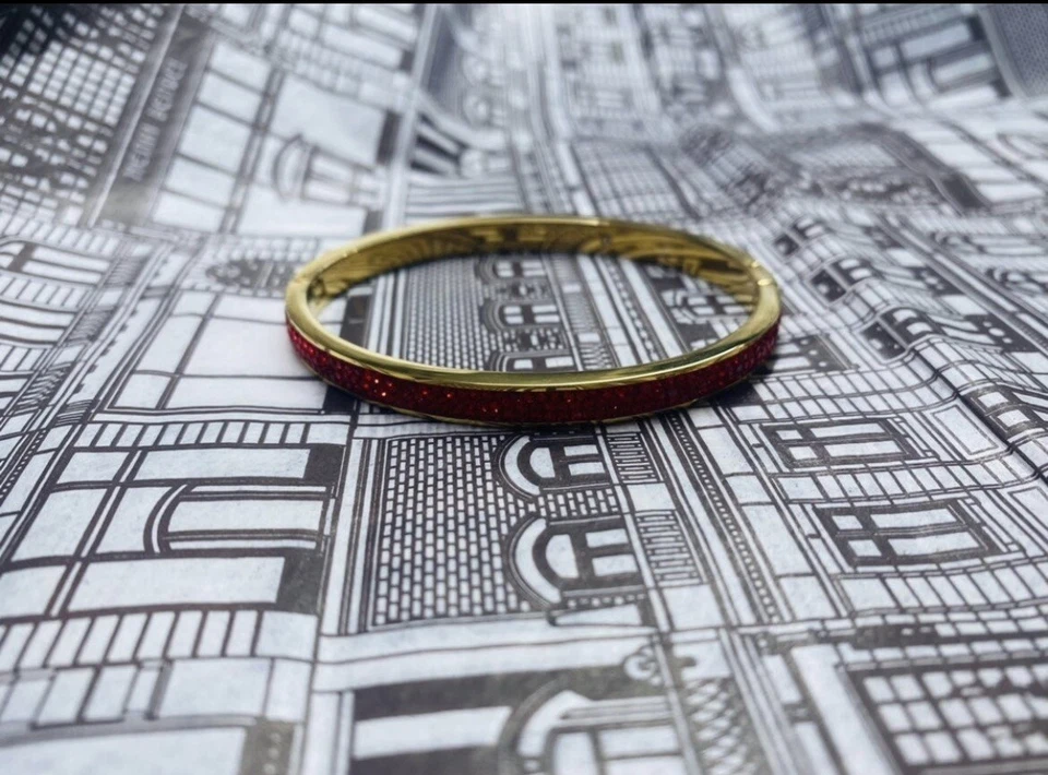 Brazalete ajustado Henri Bendel Rox. Nuevo. En piedras de oro y cristal rojo. Foto 3 de 4