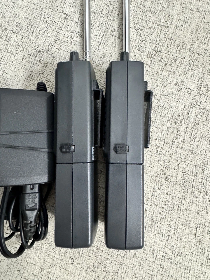 Set of Two Realistic TRC-226 5-Watt 40-Channel Portable WT/CB/Transceiver - Image 4 of 4