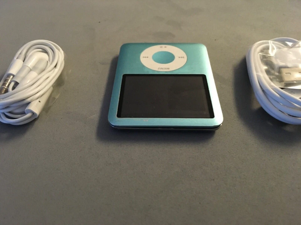 Apple iPod Nano 3rd Generation 8GB Blue New Battery - Image 2 of 3