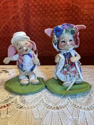 Vintage 1995 Annalee Easter Parade Bunny Rabbit Boy Girl Pair USA Made Floral