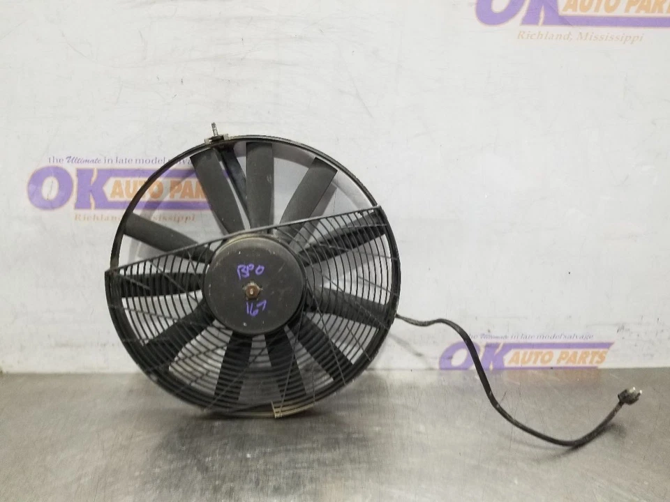 88 1988 MERCEDES-BENZ 560SL 107 TYPE 5.6L FAN AND FAN MOTOR ASSEMBLY - Image 2 of 4