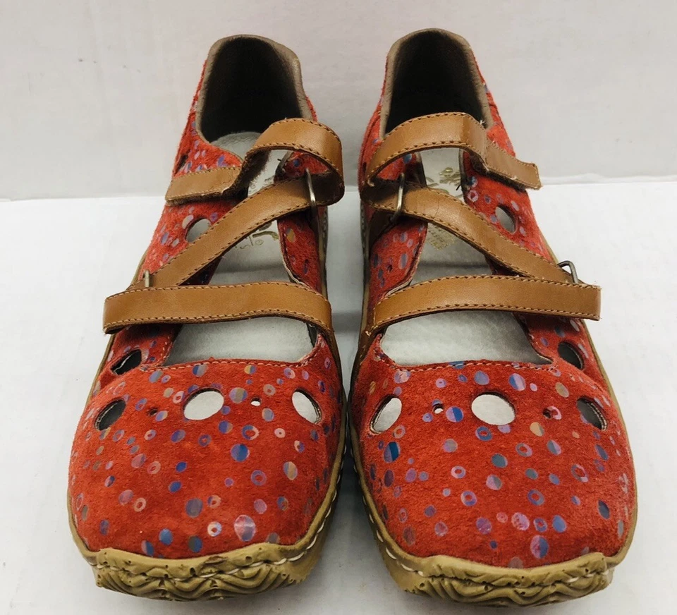 RIEKER ANTISTRESS Camurça Vermelha Mary Janes Gancho Laço Plano Tamanho 38 Bolinhas Estreitas - Imagem 4 de 4