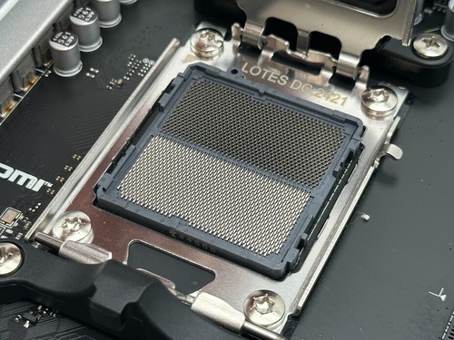 MSI B650M Project Zero Gaming Motherboard (AM5, DDR5, mATX) - Picture 7 of 9