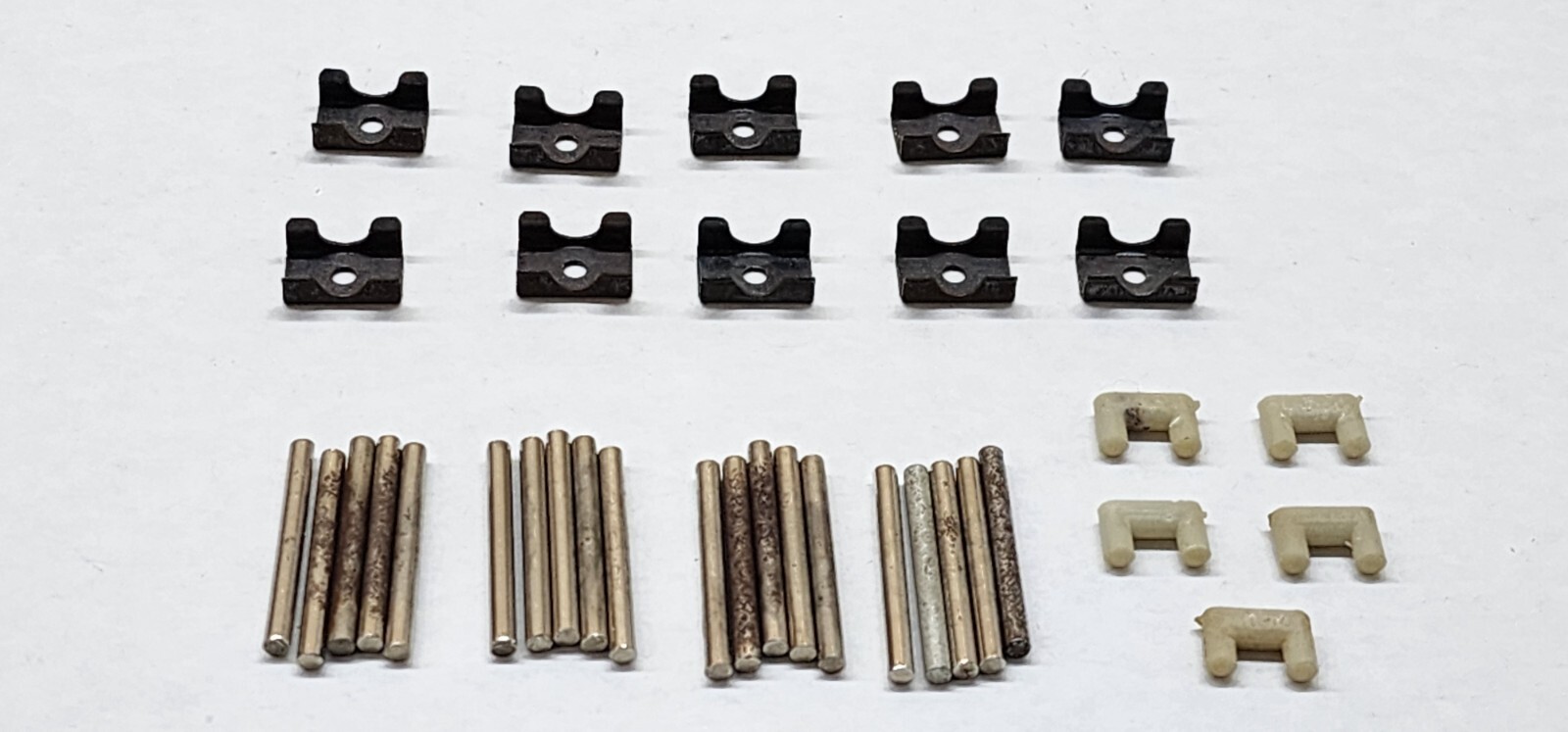 10 VINTAGE AFX AURORA TJET TRACK CLIPS JOINERS PINS HO SLOT CAR REPAIR