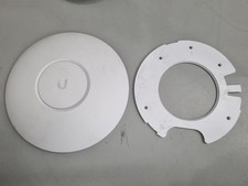 Ubiquiti UniFi UAP-AC-PRO + Mounting bracket