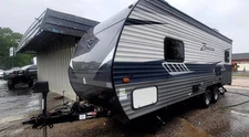 White Crossroads RV Zinger