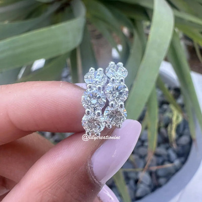Huggie-Ohrringe 3 kt runde im Labor gezüchtete Diamanten 14 Karat Gold