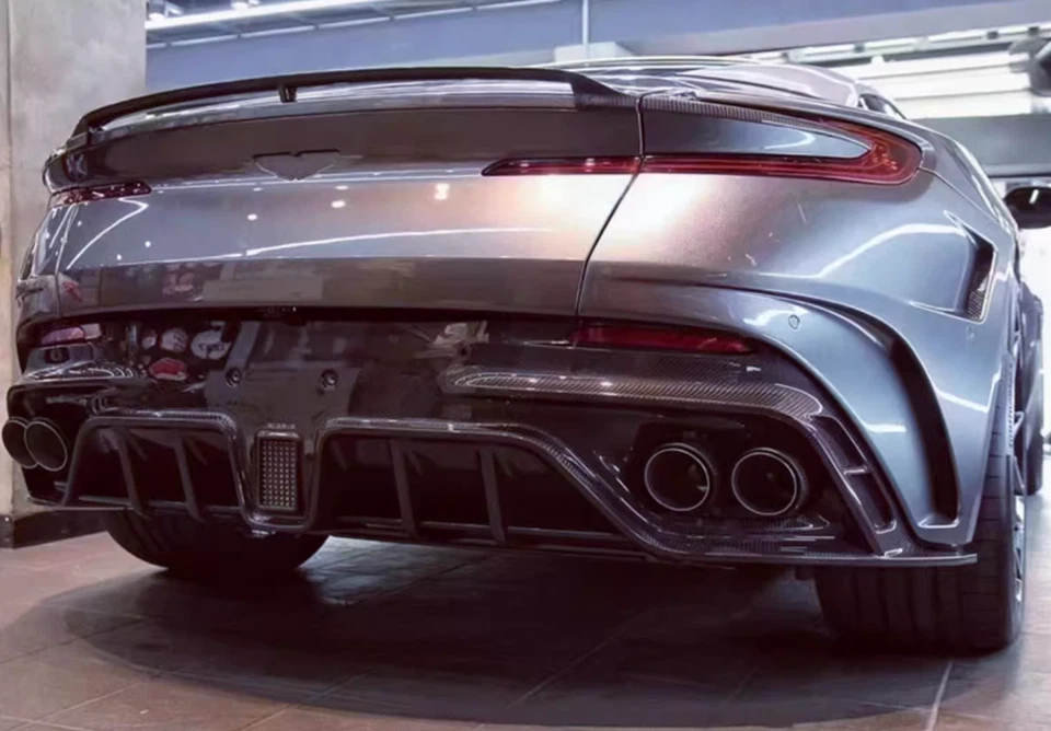 Комплект внешнего украшения из настоящего углеродного волокна стиль M для Aston Martin DB11 16-2023 - Изображение 2 из 4