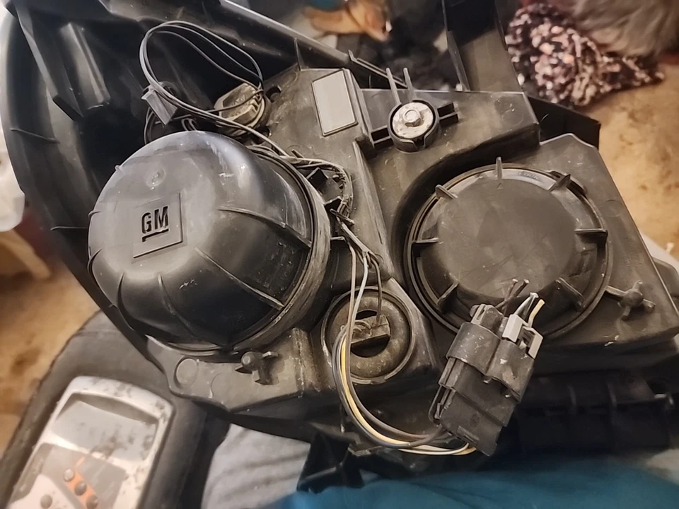 Conjunto de faros - Certificado Capa TYC 20-9096-00-9 para Chevrolet Equinox 10-15 Foto 4 de 4