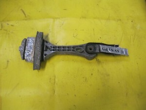 VW Golf 4, 1,9ltr., TDI,         Abstützung Getriebe unten, siehe Bild,