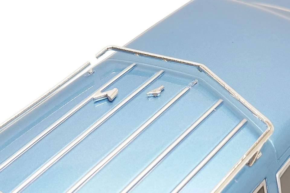 Buick Estate Wagon 1974 modelos BoS 1:18 (dañado) en azul claro metálico BOS417 Foto 3 de 4