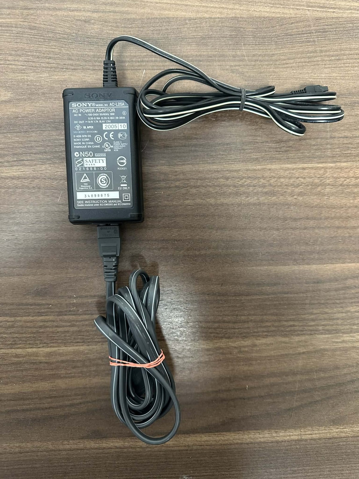 Sony OEM AC-L25A AC Power Adaptor AC 100-240V 50/60Hz 18W DC