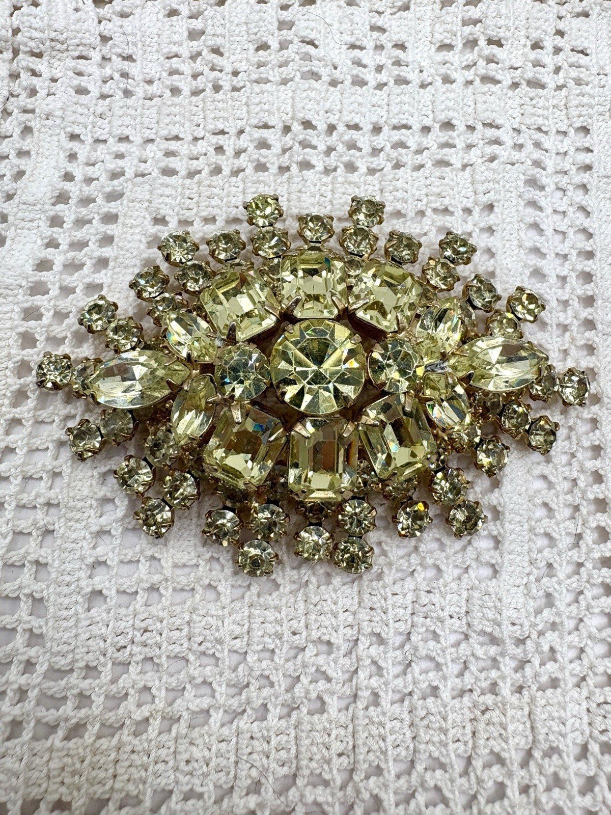 Vintage Juliana D&E AB Pale Canary Yellow Rhinestone Crystal Brooch