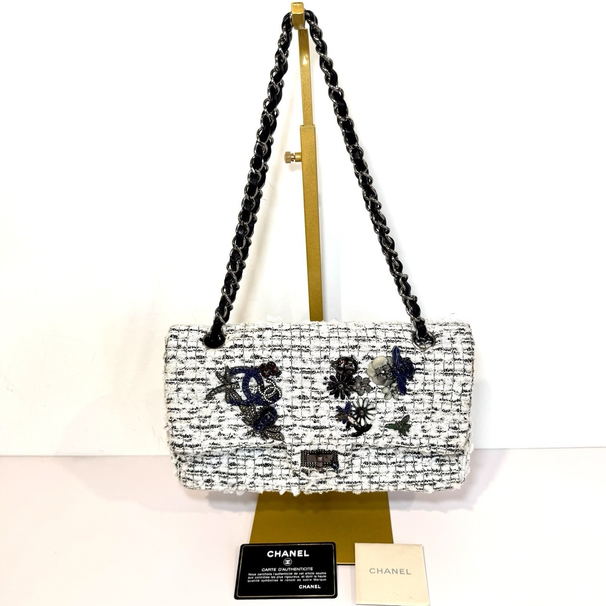 chanel スカーフ　カレ　空箱 Rare Chanel 2.55 Reissue White/Black Tweed Garden Party CC Charms