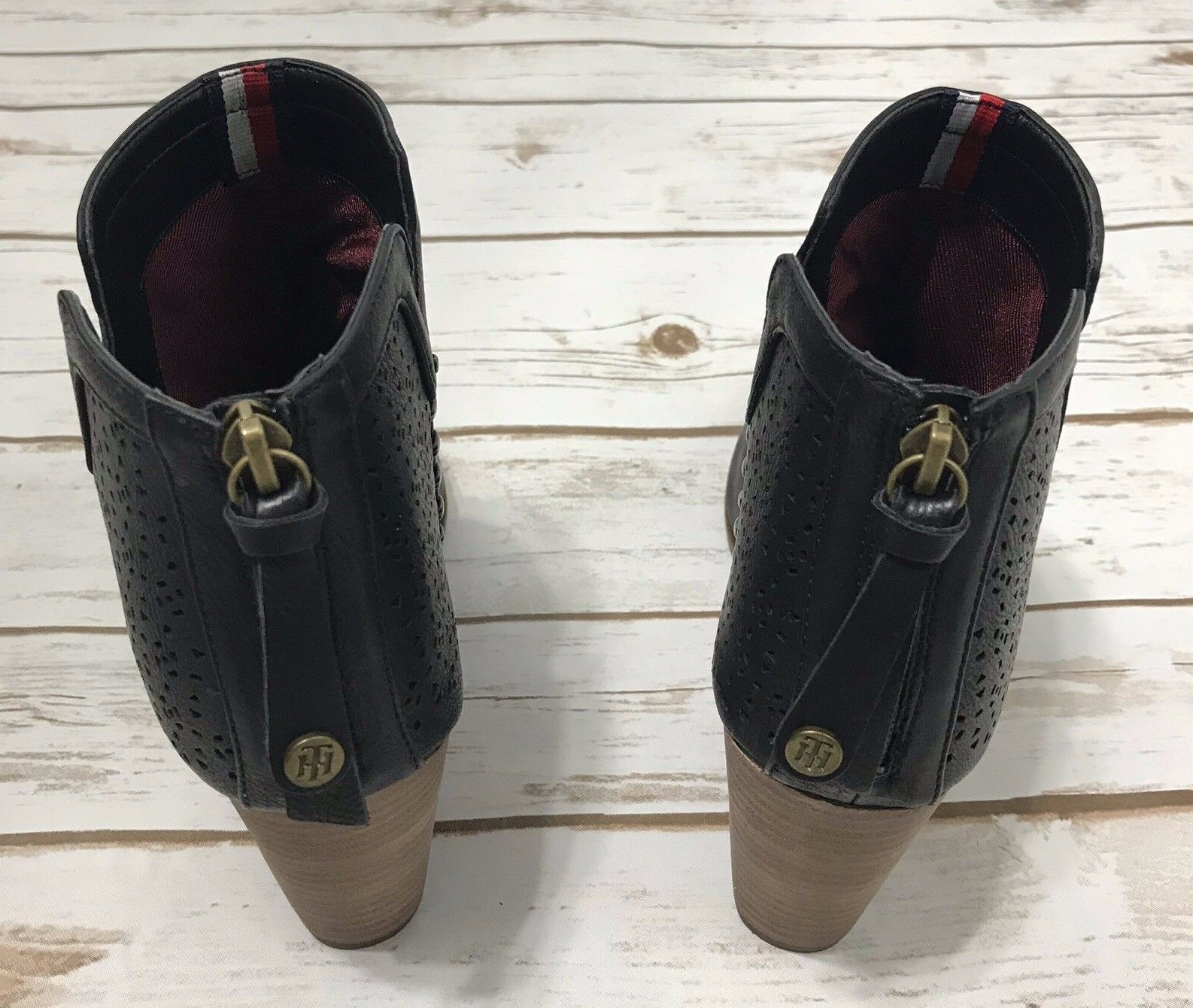  Tommy Hilfiger Women's Ankle Boots Western Lyra Black Block Heel Sz 9.5 thumbnail 7