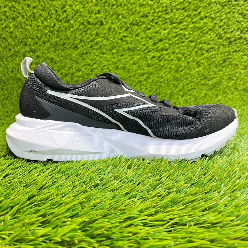 Diadora Mythos Vigore 3 Womens Size 8 Black White Running Walking Shoes Sneakers - Image 4 of 4