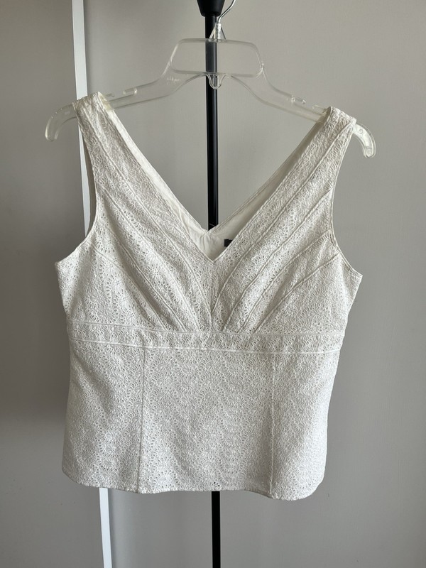 Ann Taylor 100% Cotton Eyelet Top Blouse Sexy White Sleeveless V Neck Side Zip 8