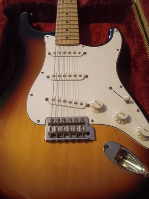 Fender 2006 Standard Stratocaster Sunburst Maple Neck