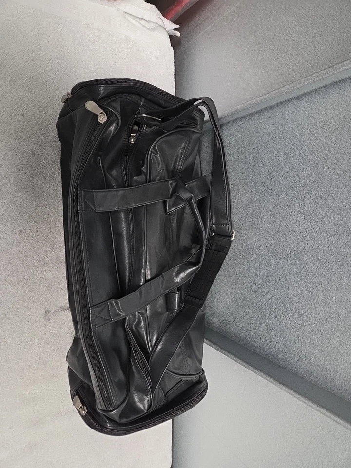 Bolso de Lona NHL Shield Logo - Negro 23.5"x11" Imitación Cuero  Foto 3 de 4