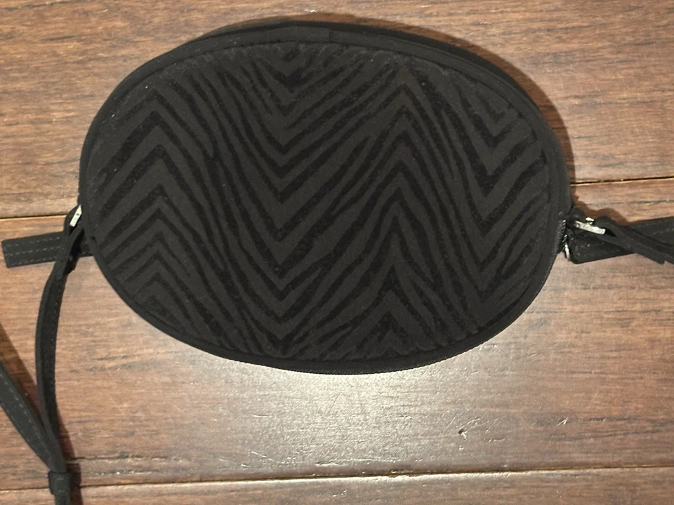 Bolsa tiracolo Vera Bradley Zebra Flock veludo preto zebra jacarandá - Imagem 3 de 4