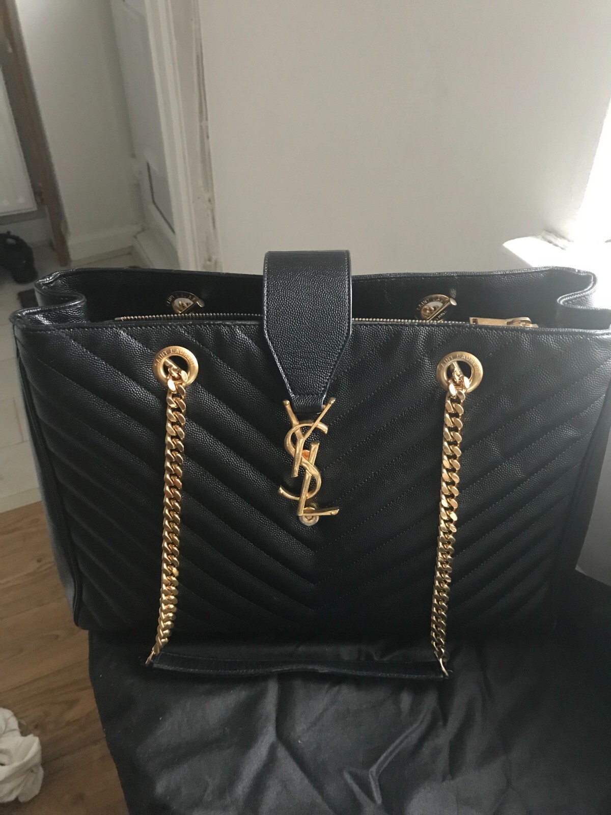 SAINT LAURENT BORSA YSL CASSANDRE NERA con HARDWARE ORO ottime condizioni