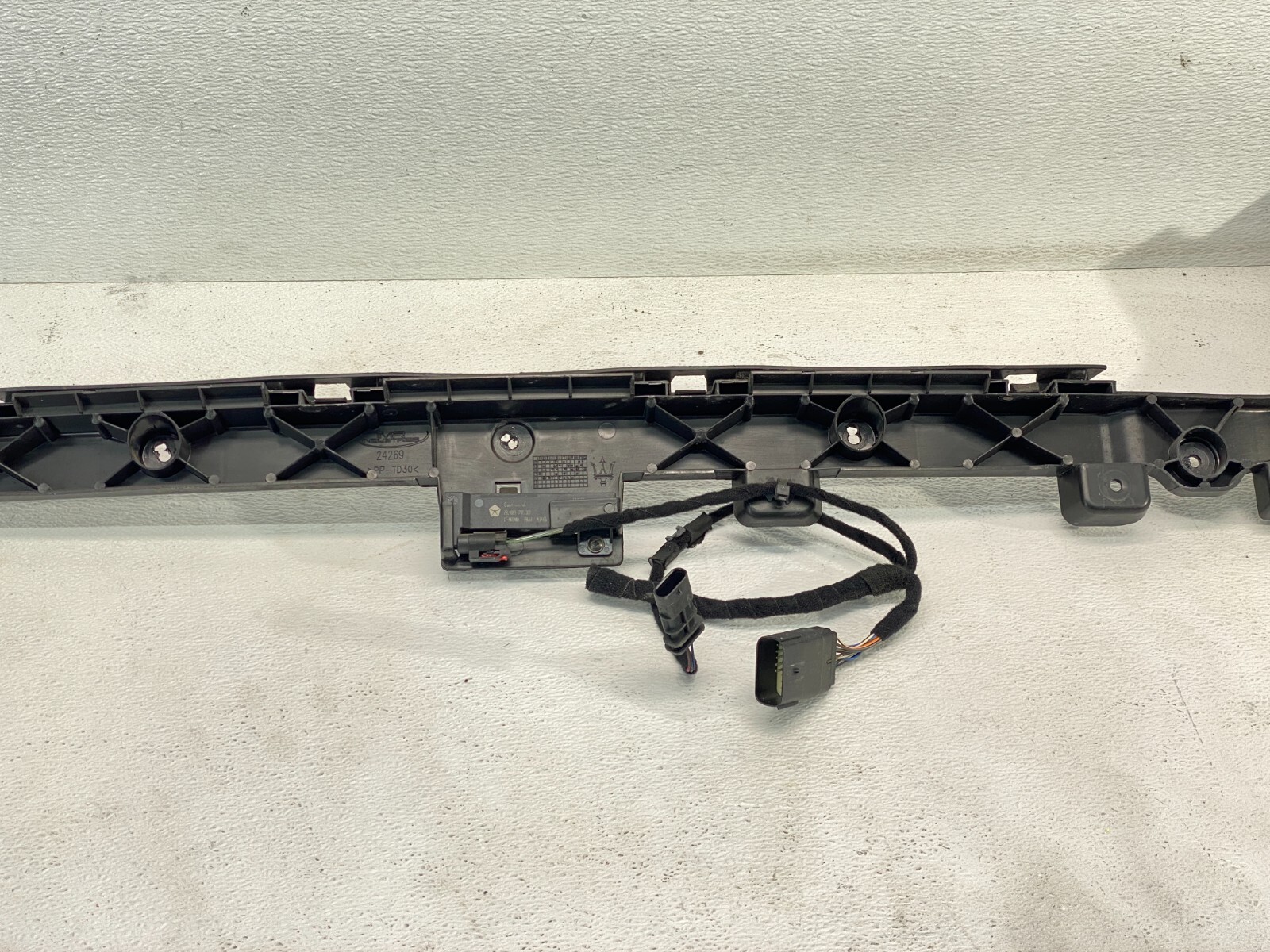 14-21 Maserati Quattroporte Rear Bumper Lower Central Bracket Mount Panel OEM✅