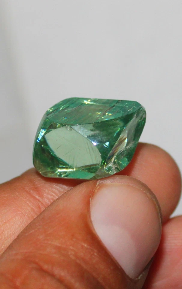 26.75 Ct Moissanite Raw VVS1 quality Green color Large Moissanite Rough gemstone - Image 2 of 3