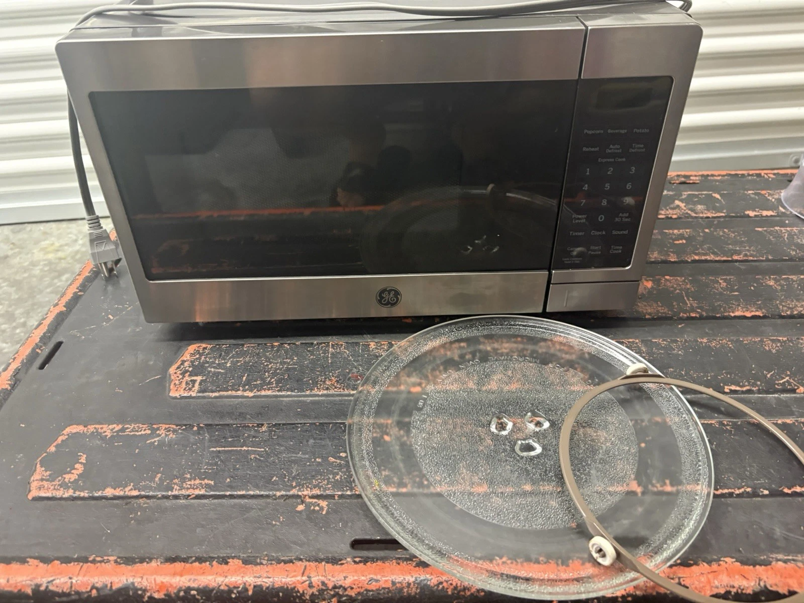 GE JES1072SH2SS - 0.7 Cu. Ft. Compact Microwave Used Tested