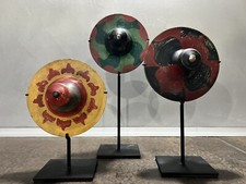 Set di Trottole Artigianali in Legno di Lombok - Decorazioni Dipinte a Mano