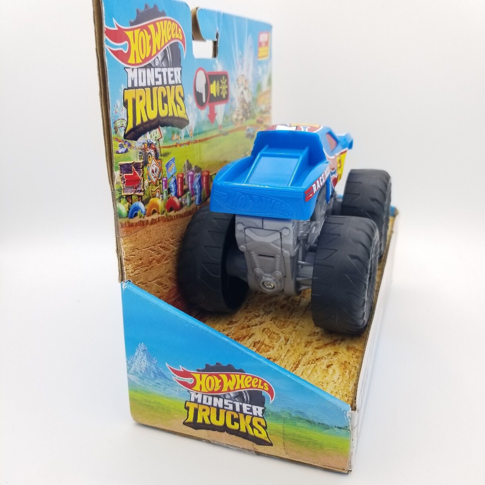 Hot Wheels Monster Trucks Roarin’ Wreckers, 1 1:43 Scale Truck with Lights  & Sounds