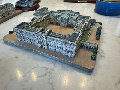 Danbury Mint - Buckingham Palace - Castles Of The British