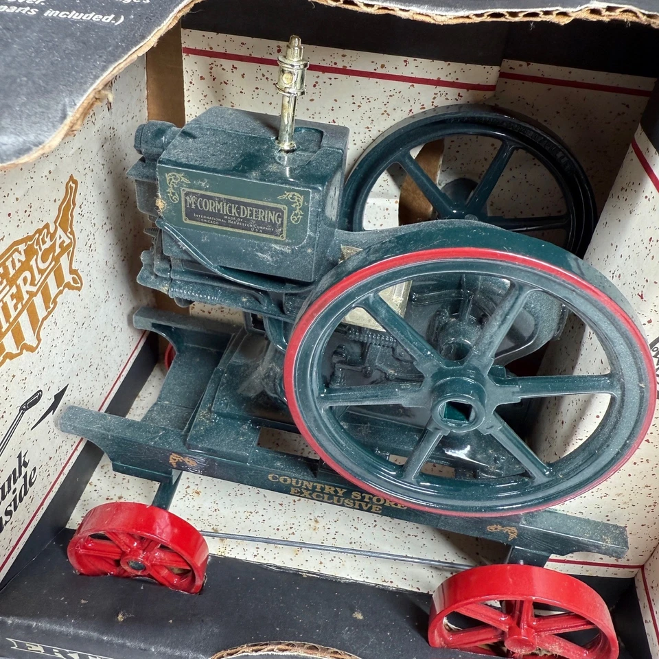 ERTL 1991 McCormick Deering Model M Vintage Gasoline Engine 1/6 Scale Replica - Image 2 of 4