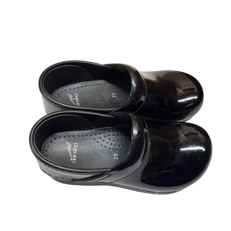 Zapatos sin cordones Dansko para niños zuecos de charol negro talla 29 usados en excelente estado Foto 2 de 4