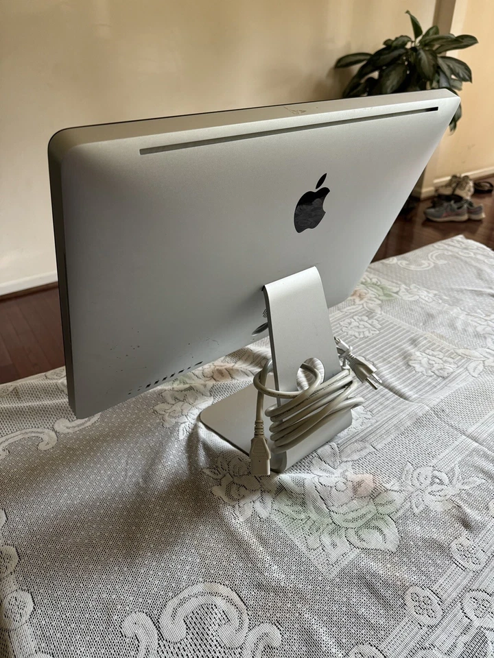 Apple iMac A1311 21,5" de escritorio MC309LL/A (mayo de 2011) Foto 3 de 4