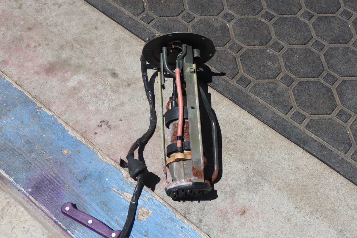 1984-1989 Nissan 300ZX Z31 Fuel Pump Assembly Unit OEM 17050-02P00