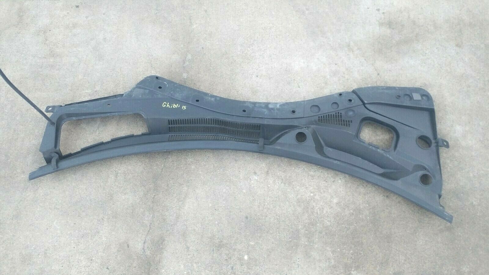 14 Maserati Ghibli M157 Q4 Front Windshield Wiper Cowl Vent Panel 670010468