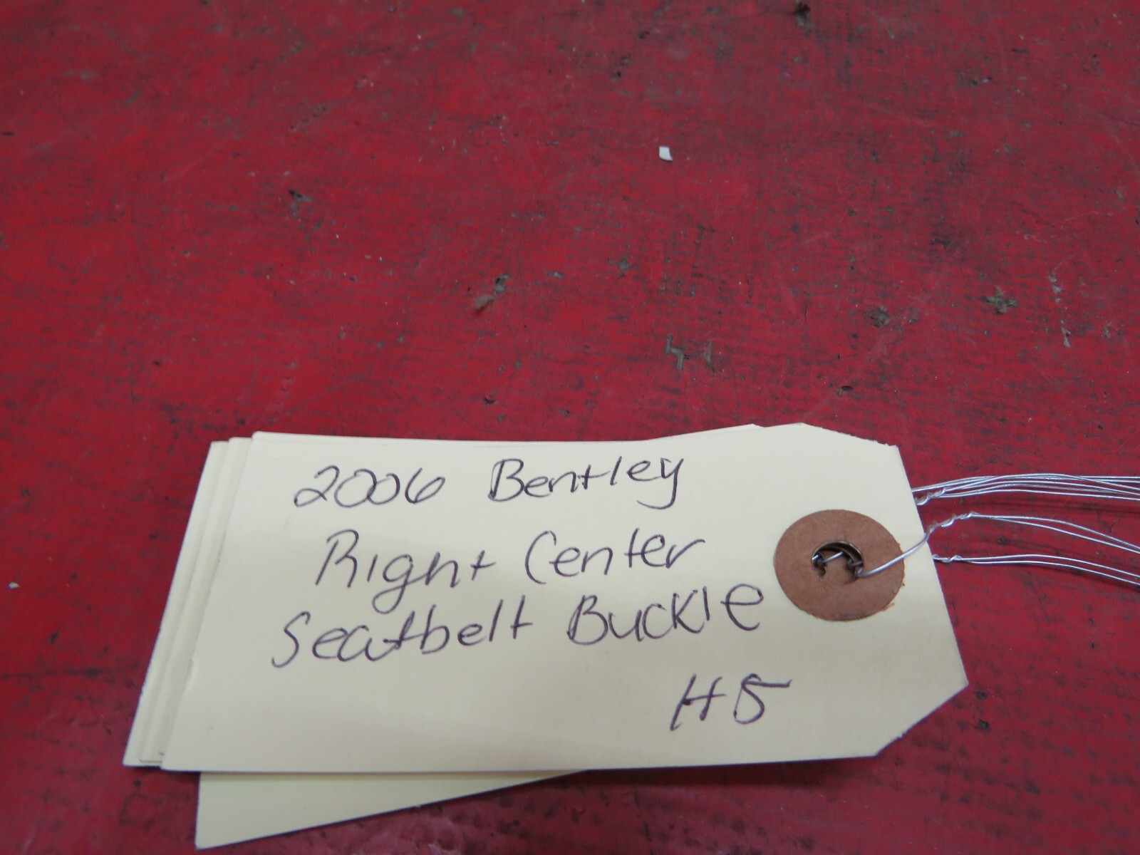 2006 BENTLEY FLYING SPUR RIGHT CENTER REAR SEATBELT BUCKLE