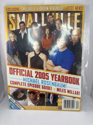Smallville Official Year Book 2005 And Chloe And Lois Issue Number 9