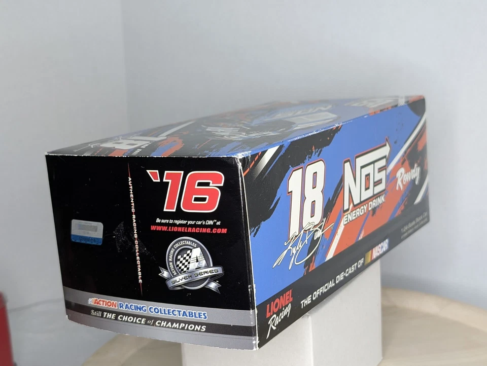 Kyle Busch 2016 #18 1:24 como nuevo bebida energética Camry Foto 4 de 4