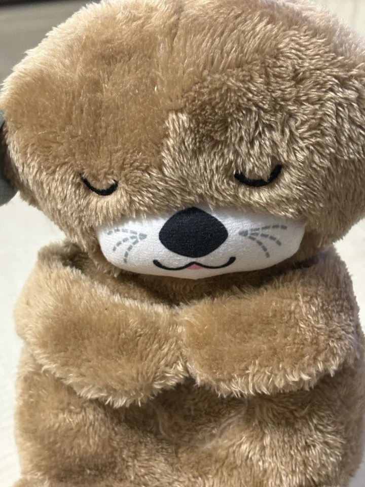 Juguete de abrazo de nutria de felpa marrón - Animal de peluche con ojos cerrados, suave y tierno Foto 3 de 4