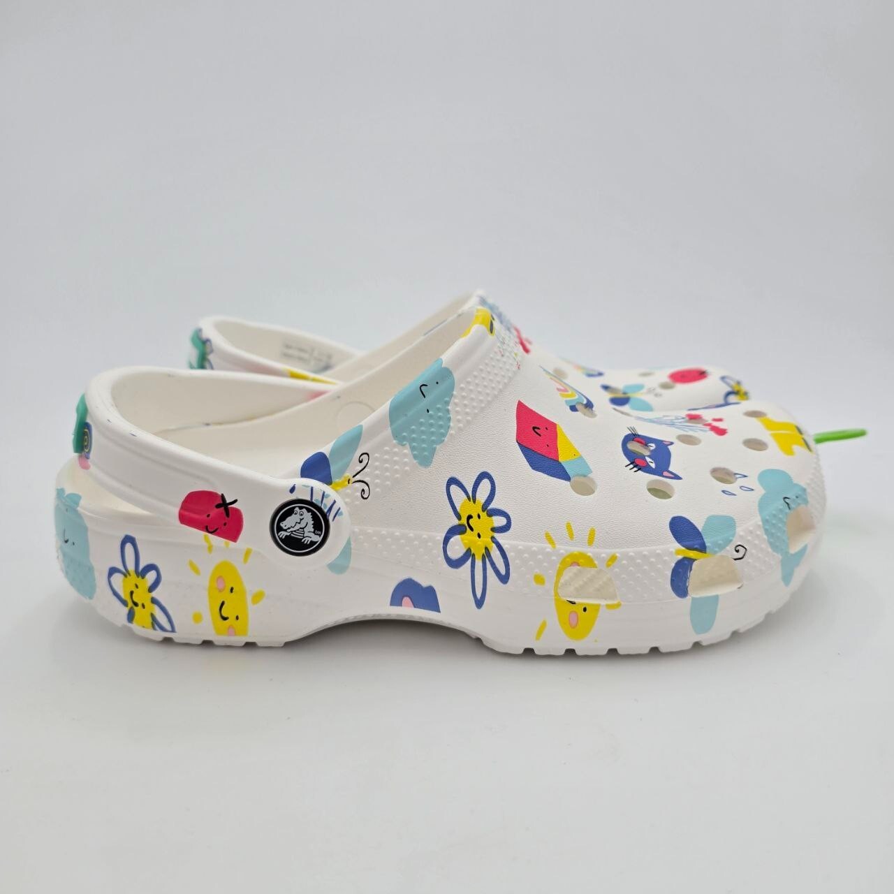 Crocs Classic Doodle Print Clogs Kid's Size 6 White Slip On Casual Comfort