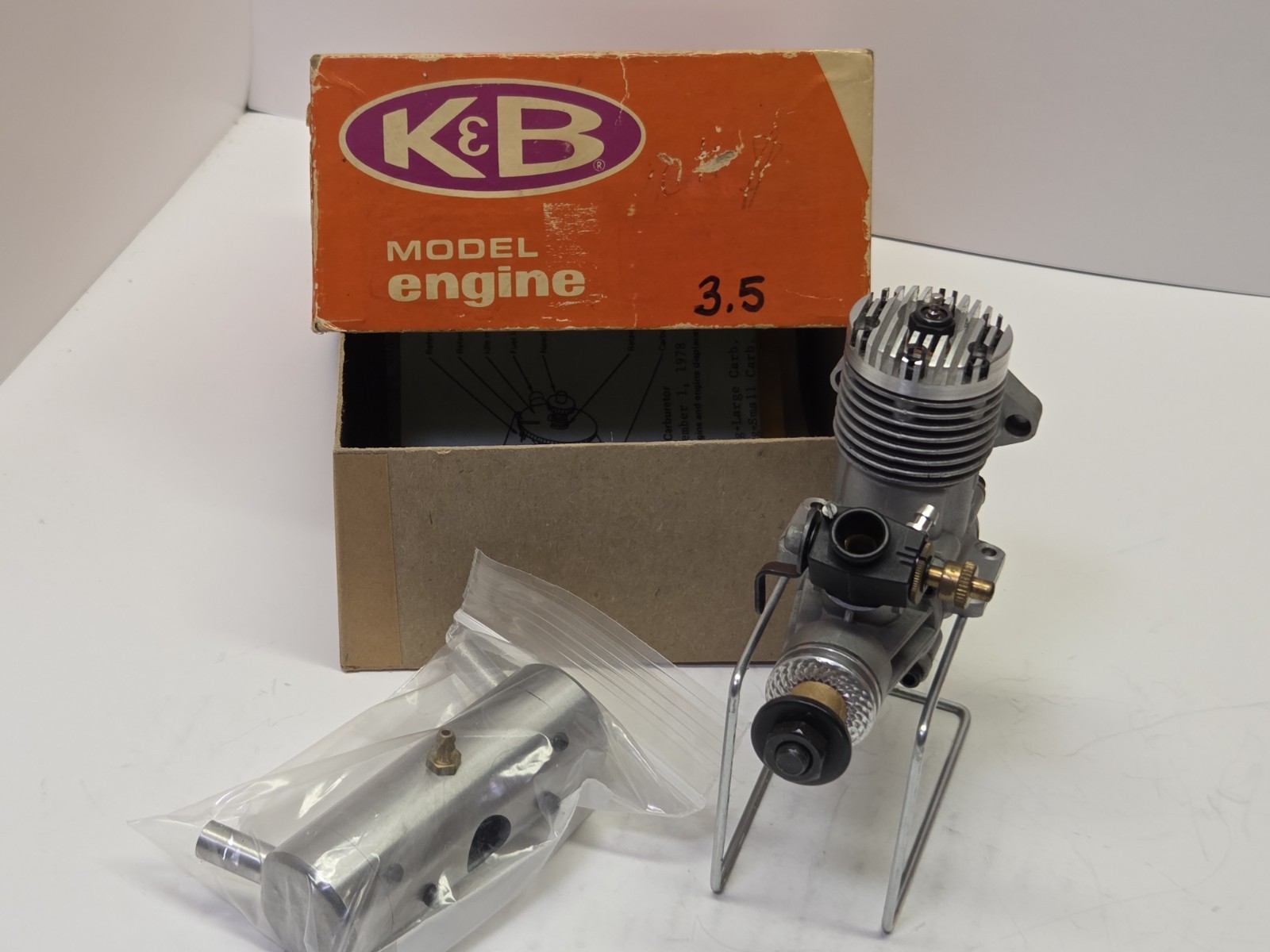 New In Box K&B 3.5 RC Model Airplane Engine With Perry Carburator And Muffler