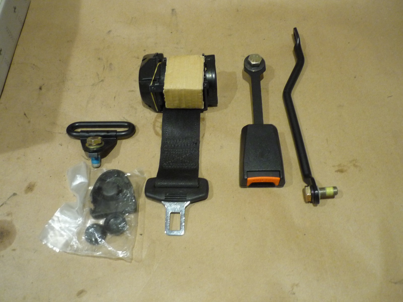 Ferrari 348, 512- LH SEAT BELT KIT (NEW) - P/N 62741900